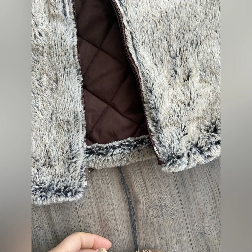 Women’s convertible faux fur vest - Large - Picture 3 of 5